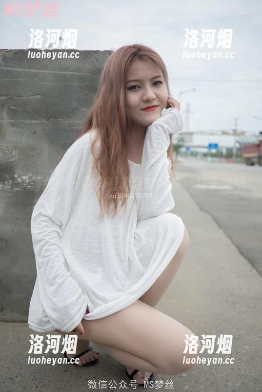 梦丝女神 - 认真看晓晓的写真：袜子如纸张，心思又重。-洛河烟