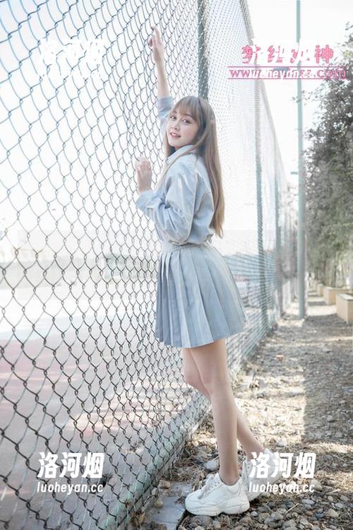 梦丝女神 - 陈颖儿的美图，完全是画外音的车模女神！-洛河烟