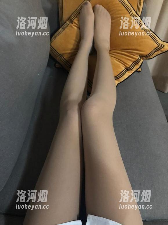 微密圈 - 这图集绝了！梦里一只喵的车内丝袜秀，我觉得车顶都开始冒热气了……-洛河烟