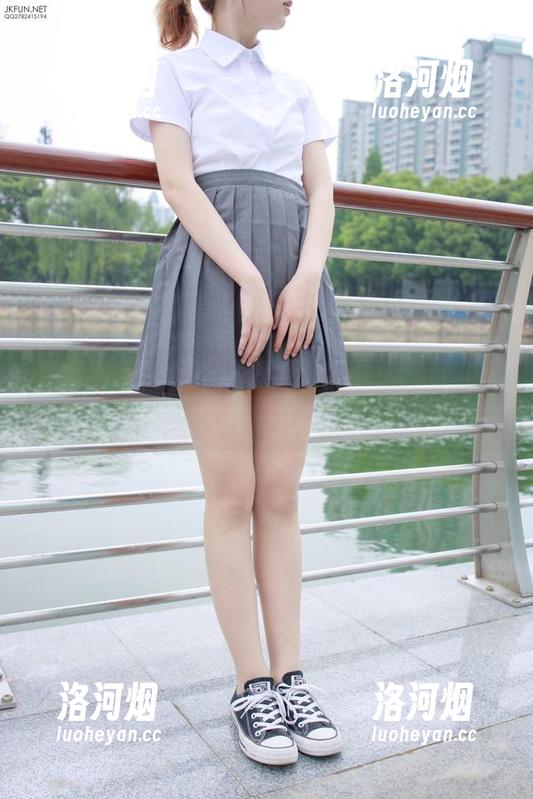 森萝财团 - 这条牛仔裤，可能是Sia的灵魂伴侣-原图+合集！-洛河烟