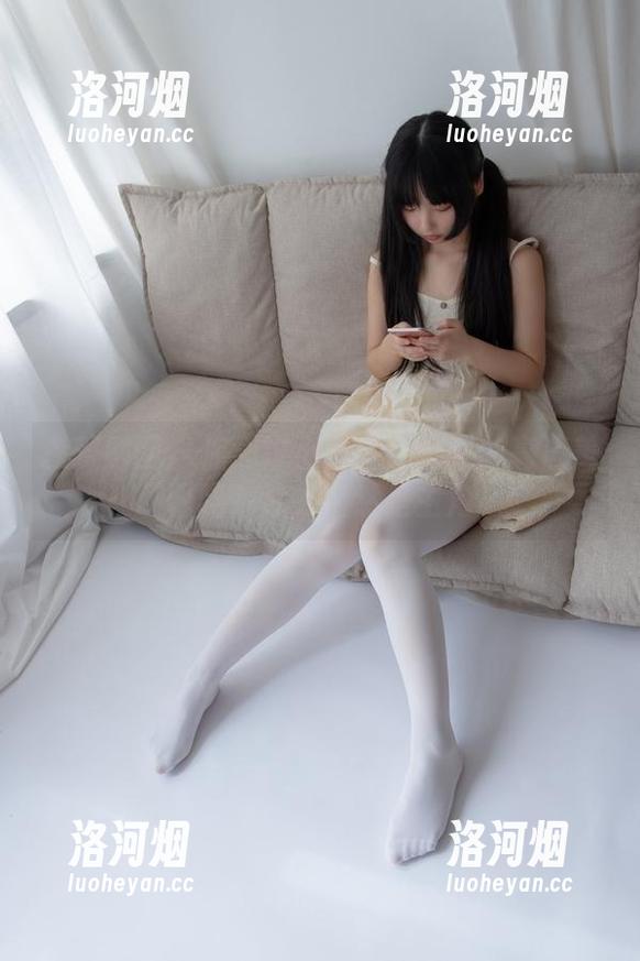 森萝财团 - 你见过小满在泳池里的高清美图吗？泳衣显然是主角-洛河烟