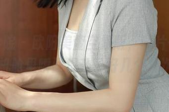 模范学院 - 欧阳美萱空姐版，图片一出，这机舱里瞬间提升了好几个档次！