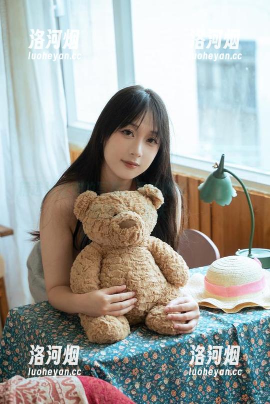 精选浅安安的写真：青涩如你，承包了我的快乐一整天！-洛河烟