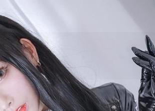 清颜颜子的黑暗护士cos，最新的一波感，眼神好迷离。