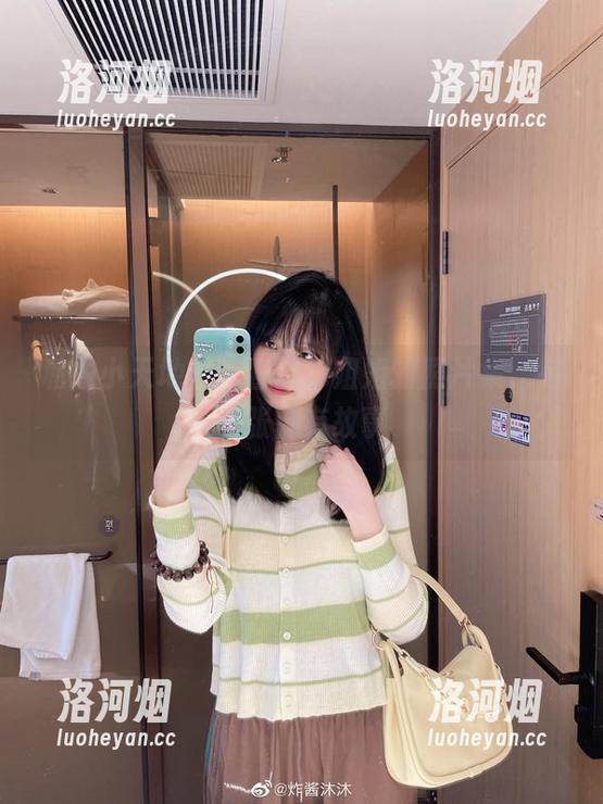 私拍小天地：炸酱沐沐姐姐的照片集，每一张都有故事-洛河烟