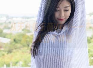 爱蜜社 - 从天台看乐薇Vivi——最新写真集让人目不转睛