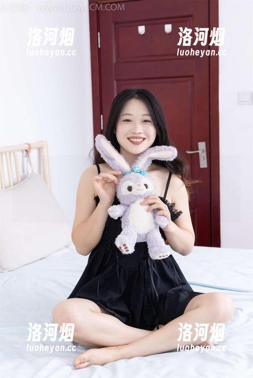 物恋传媒 - 这组高清照片让我觉得秋日的风可信，但佳琪在这里却转身慢慢推演出秋的懒散。-洛河烟