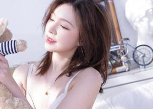 办公室里的白露Bululu：不想工作也能被观看的合集