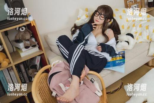 神沢永莉的裤里丝密集更新，美图越来越极致，失控警告！-洛河烟