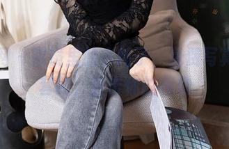 秀人网 - 眼镜里的小纯子，免费写真不玩套路，直击你的视觉