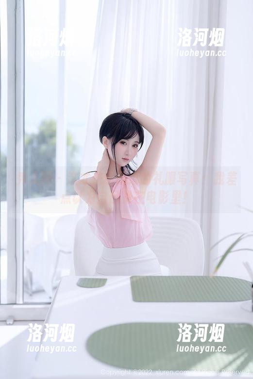 秀人网 - 这才是小逗逗的礼服写真：我差点以为自己是在电影里！-洛河烟