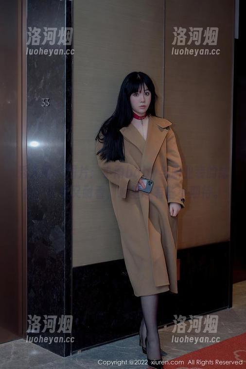 秀人网 - 图片：小雨baby与职业装的结合，干练又耐看，心里总有些小期待。-洛河烟