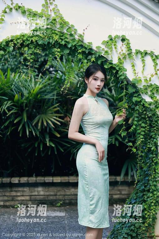 秀人网 - 拍黄瓜girl的肉丝定制写真，硬核的现实主义和温柔的暗示碰撞-洛河烟