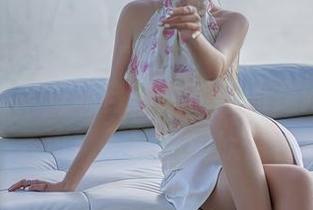 秀人网 - 木子nana带你看夏天的高清原图，结果我发现自己重点看的是她的影子，这算不算另类欣赏？