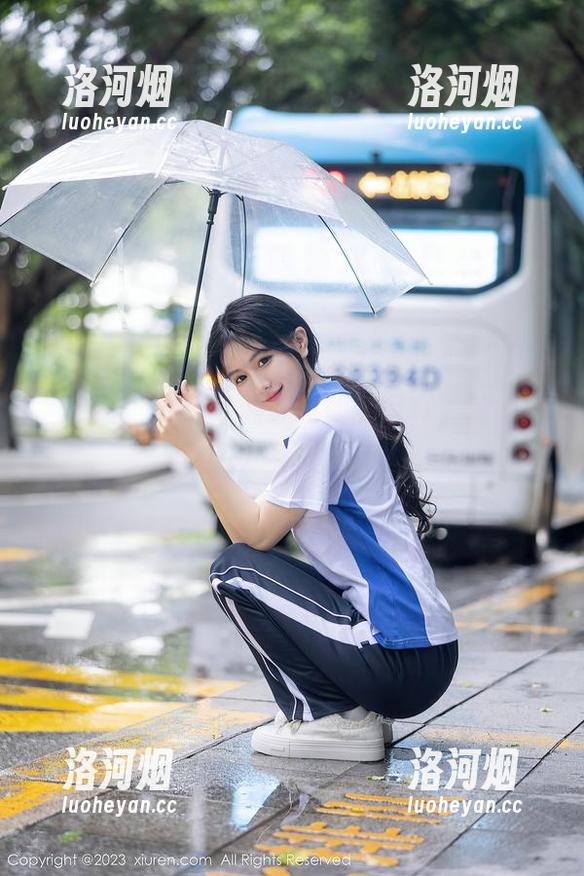 秀人网 - 瑶啊摇的瑶学姐的写真，跑偏了的无圣光视角-洛河烟
