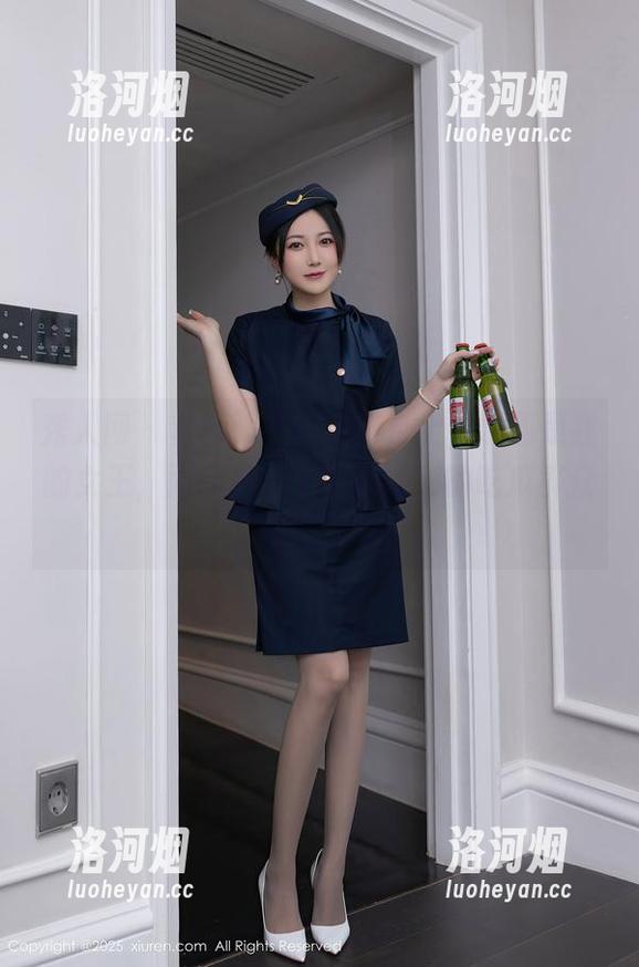 秀人网 - 套图：在这个舞台上，袁圆是我的女王，而我只是个为她喝彩的吃瓜群众！-洛河烟