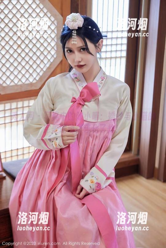 秀人网 - 写真中的陈小喵：婚纱与小猫的完美联动，萌化了炸！-洛河烟