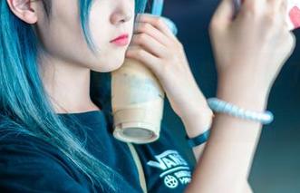 秋楚楚不秃头婚纱高清图集：我除了爱妆容，别的还有待揭晓