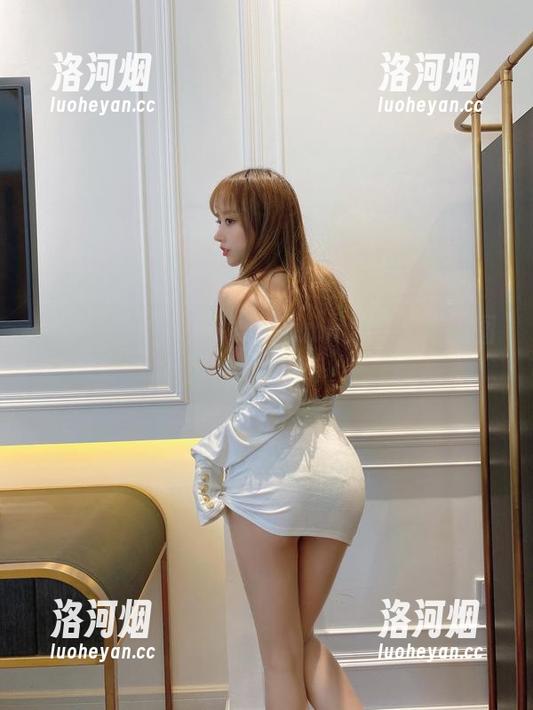 礼服是王道，米线线sama为何还需美图来加持？-洛河烟