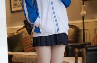 紧急企划 - 你能想象小恩校服下的私拍图集里藏了啥？