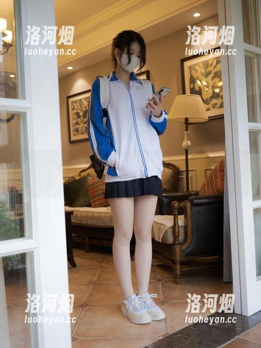 紧急企划 - 你能想象小恩校服下的私拍图集里藏了啥？-洛河烟