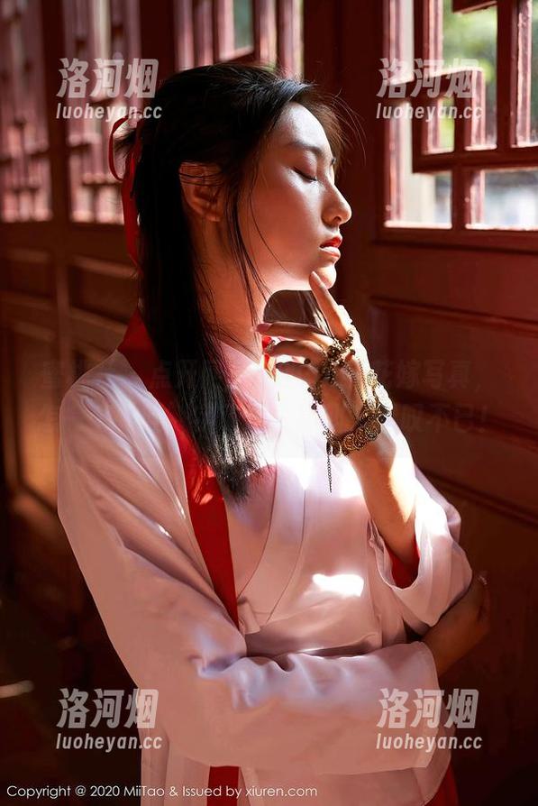 蜜桃社 - 点开网盘里的Suki花嫁写真，怎一个‘哇’字了得，真叫人赞叹不已！-洛河烟