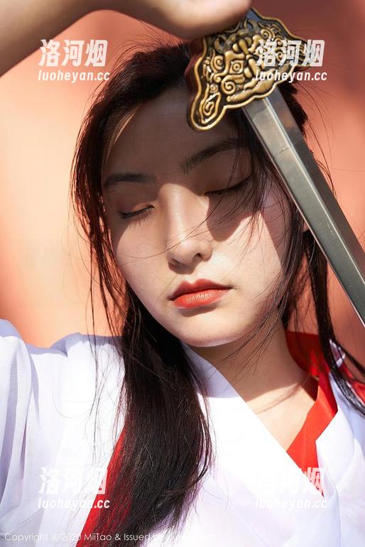 蜜桃社 - 伊琳的自拍图集，定制的套路，拍照永远不留一丝遗憾！-洛河烟