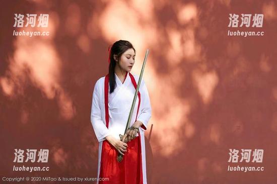 蜜桃社 - 蜜蕊Mary与吊带的“深度合作”：原图和图包的来回抒情-洛河烟
