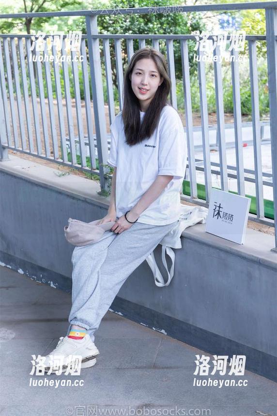 袜啵啵 - 穿鞋和丝袜,甜甜圈的图集:谁说只能单穿?-洛河烟 袜啵啵 - 穿鞋和丝袜,甜甜圈的图集:谁说只能单穿?-洛河烟