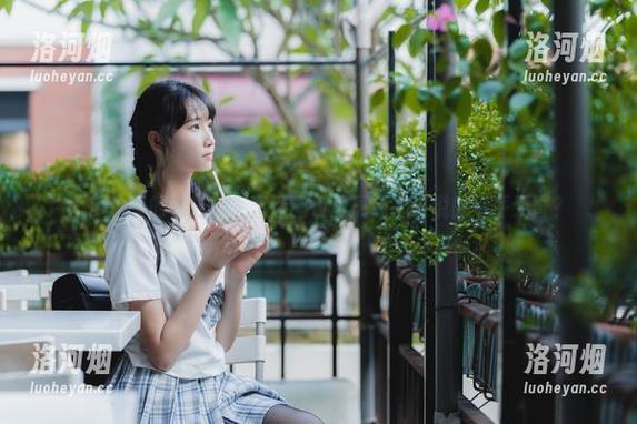 西瓜少女的学妹，在高清图包里展现了谁说的平平无奇？-洛河烟