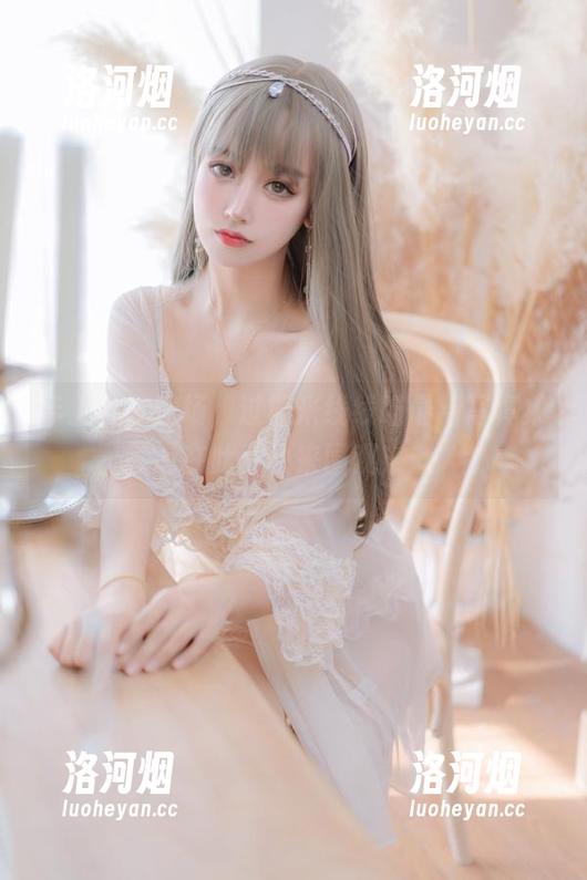年上女友登场，过期米线线喵最新写真集在此，快来围观！-洛河烟