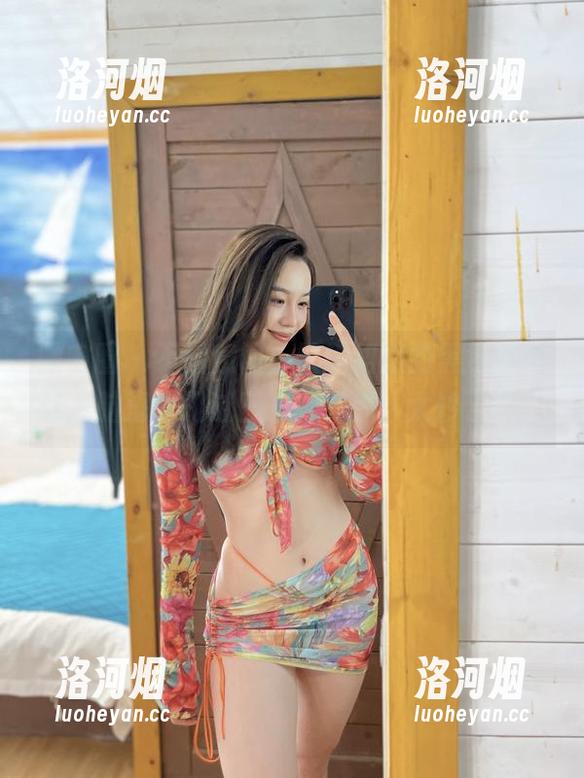 微密圈 - 不经意间，铁锤姐姐的黑色吊袜让我脑海里闪过三千种联想，太妙了吧！-洛河烟