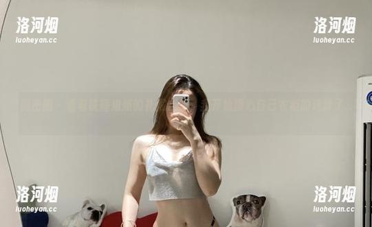 微密圈 - 看着铁锤姐姐的礼服合集，我开始担心自己衣柜的选择了...-洛河烟