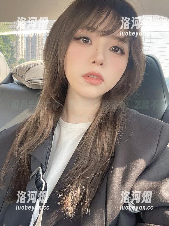 闪月半的女神，图片中有种魔力，怎能不驻足？-洛河烟