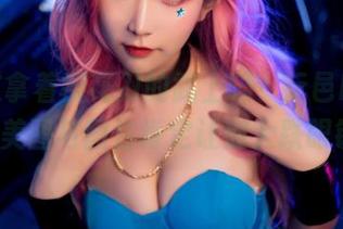 你见过拿着樱花刀的武士吗？阮邑Fairy的美图与图包肯定让你大跌眼镜!