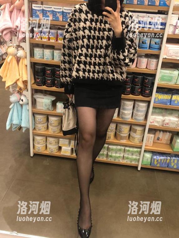 微密圈 - 雅雅的气质呀的旅拍高清得让人当场蹦起来，资源也太给力了吧。-洛河烟