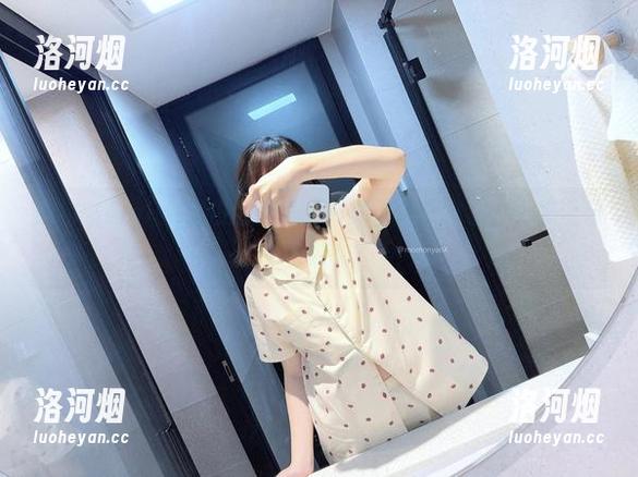 魔物喵nigisa露出的无圣光时刻，原图来啦，小奶牛好呆萌！-洛河烟