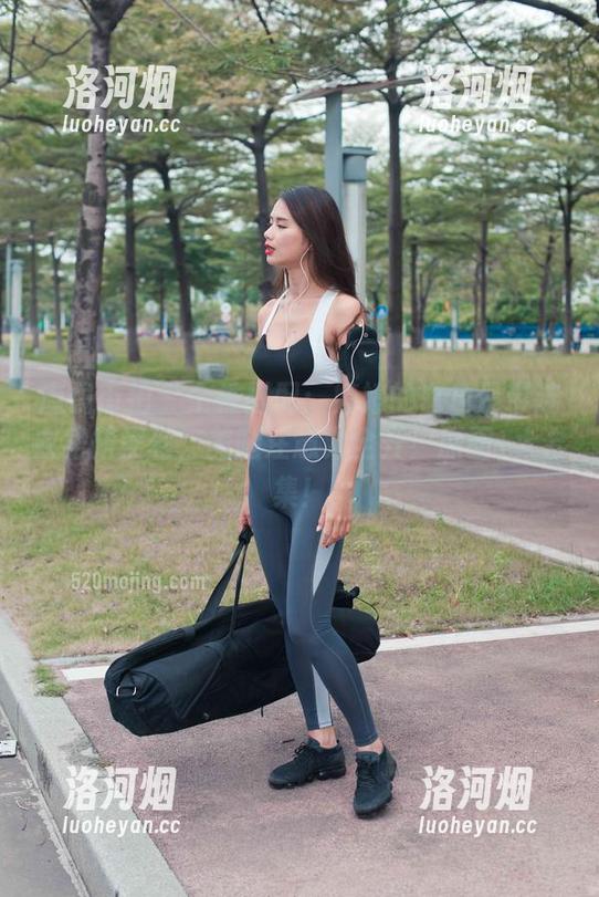 魔镜街拍 - 个性搭配:婷婷的白色吊带连衣裙搭黑丝,美腿注意力全开!原图+大合集!-洛河烟 魔镜街拍 - 个性搭配:婷婷的白色吊带连衣裙搭黑丝,美腿注意力全开!原图+大合集!-洛河烟