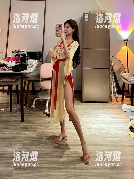 微密圈 - 图集中黎允熙baby的绿色漏背裙,透露着些许不经意的魅惑-洛河烟 微密圈 - 图集中黎允熙baby的绿色漏背裙,透露着些许不经意的魅惑-洛河烟